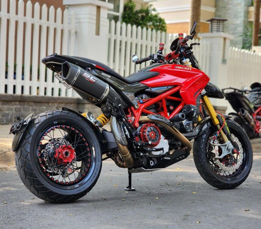 Ducati hypermotard 950