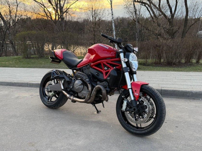 Ducati monster 1200 s