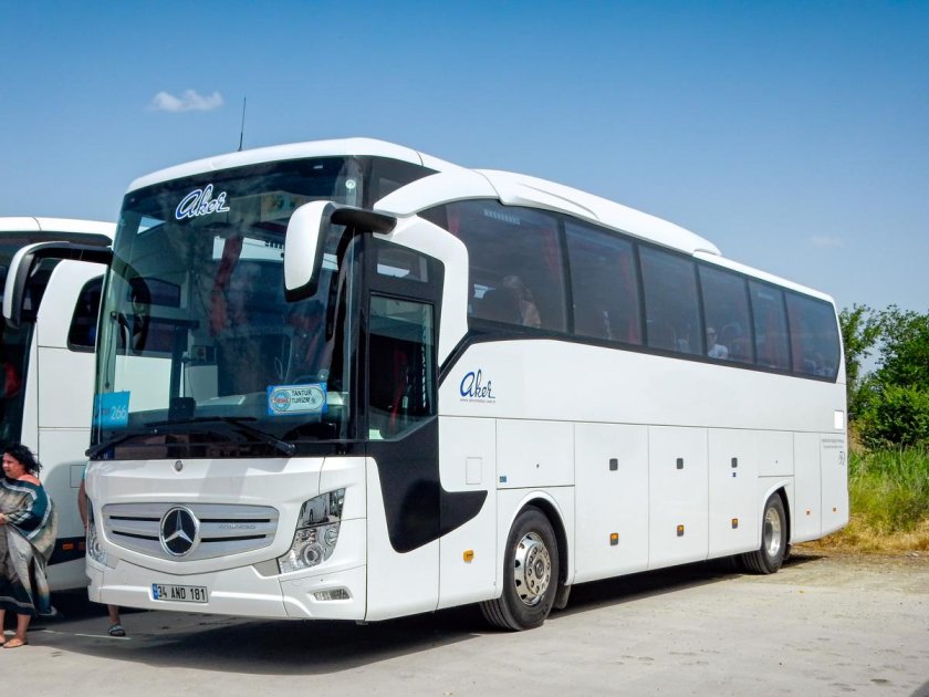 Автобус мерседес бенц
