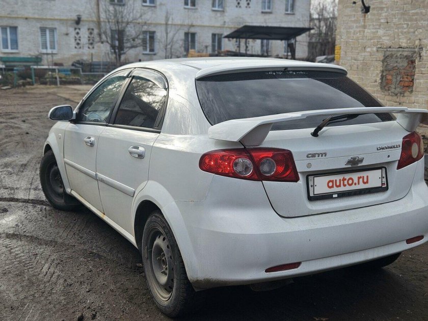 Шевроле лачетти хэтчбек белая