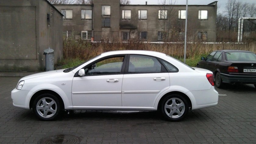 Chevrolet Lacetti белая