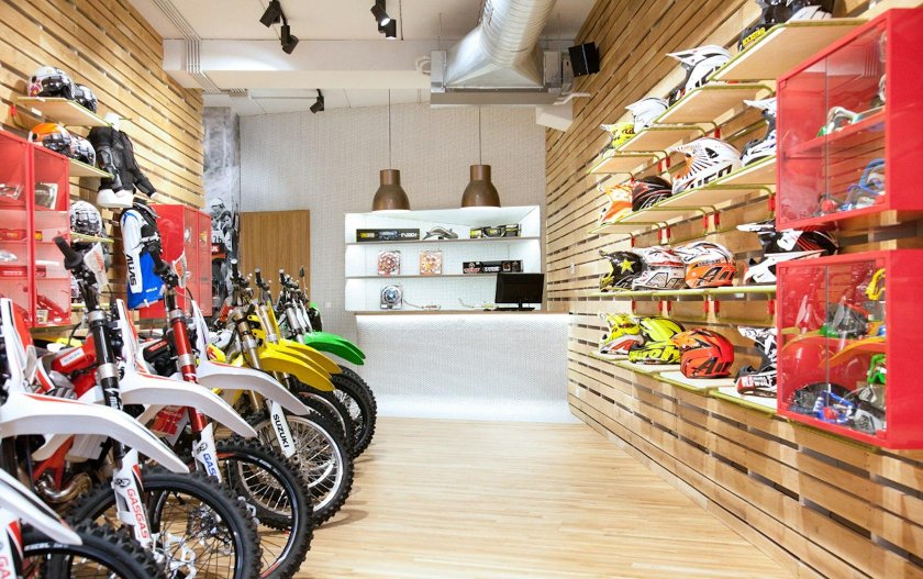 Витрина магазина мотоциклов