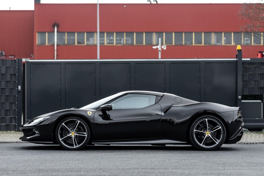 Ferrari 296 GTB чёрная матовая