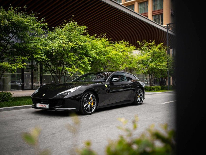 Черная 4 машина