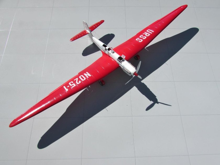 Модель самолета ант-25