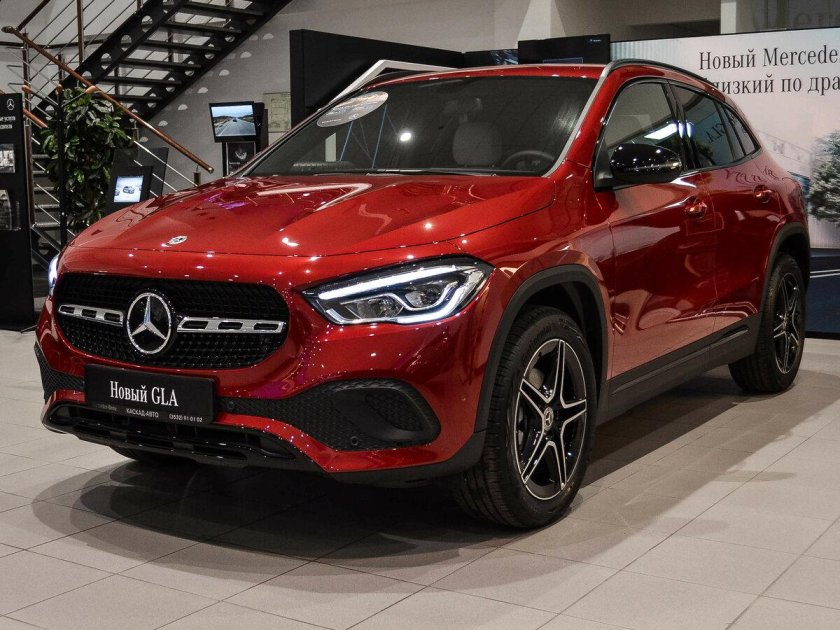 Мерседес GLA 200 красный