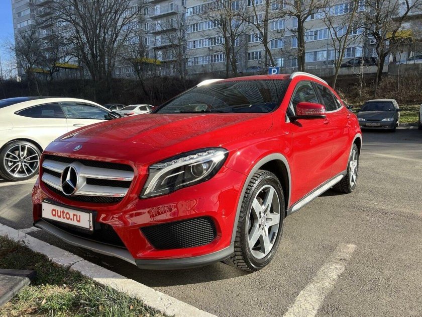 Мерседес Бенц GLA 250 2015 года