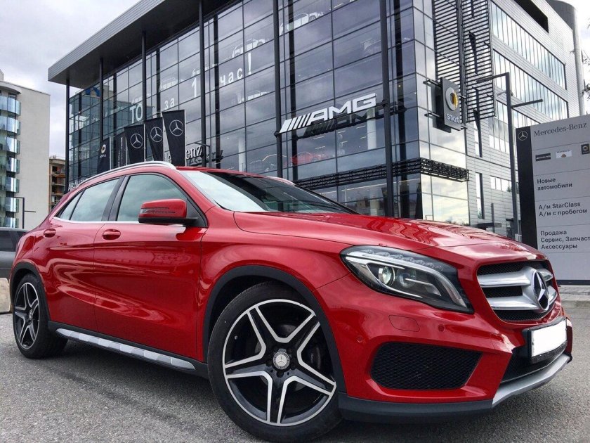 Мерседес GLA 200 красный