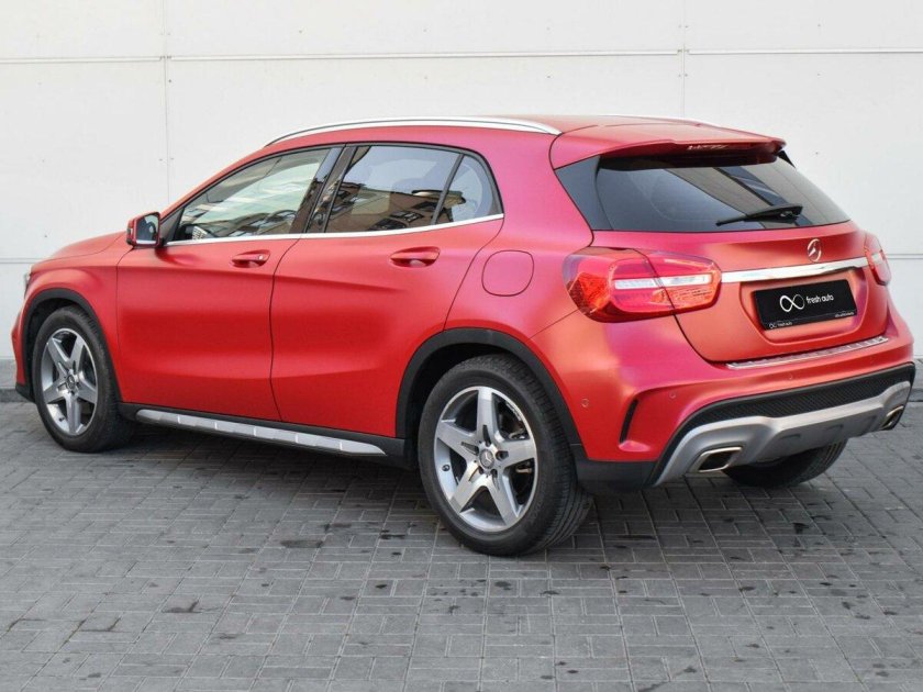 Мерседес GLA 250 красный