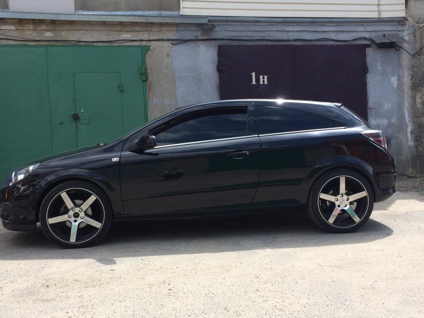 Opel Astra h GTC на 19 дисках