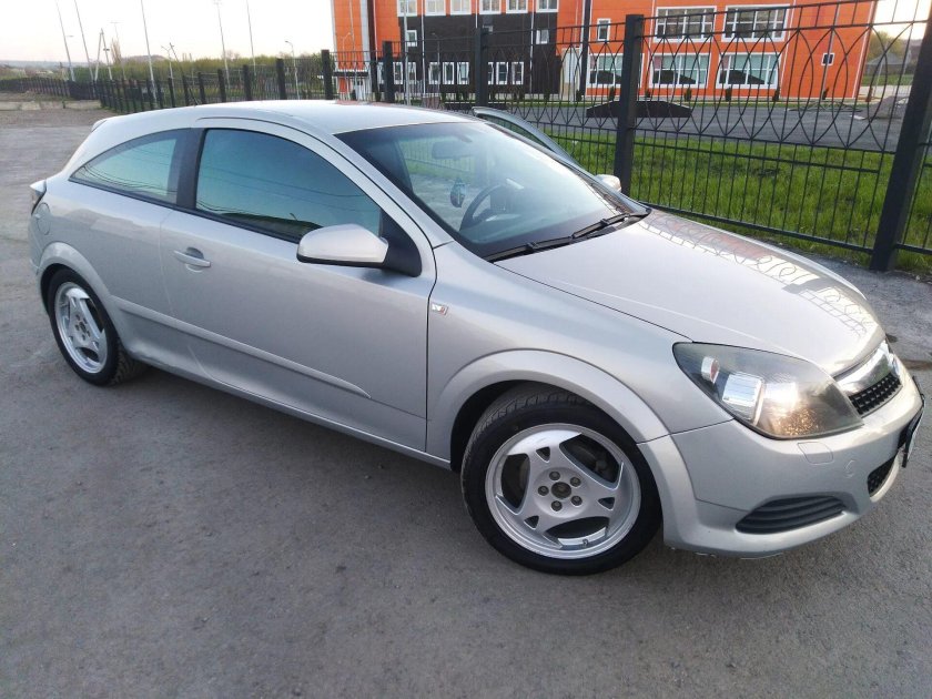 Опель Астра GTC 2008