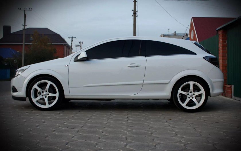 Opel Astra h GTC r16