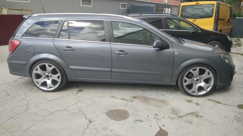 Opel Astra h Caravan r18