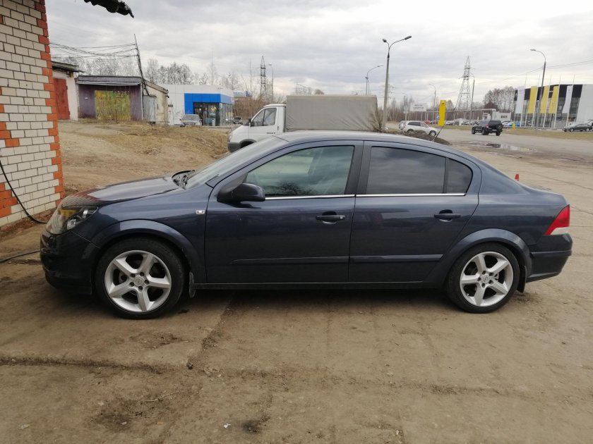 Опель Астра h седан колеса r17