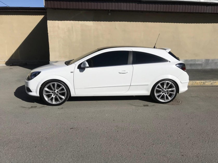 Opel Astra h GTC на 19 дисках