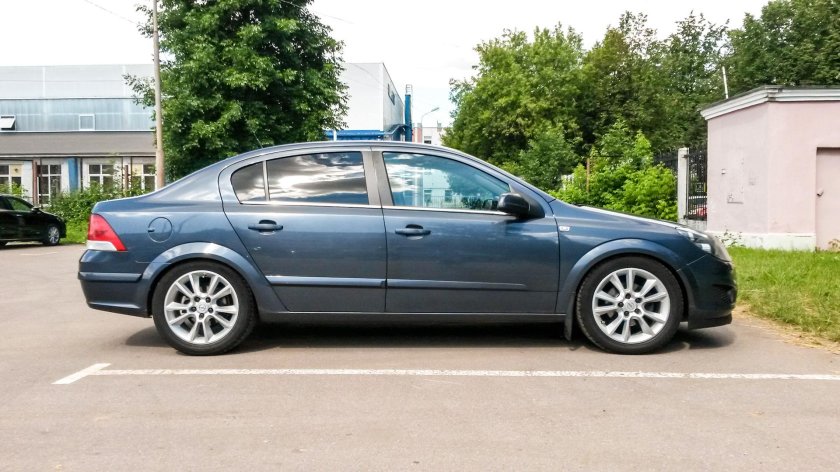 Опель Астра h седан r18