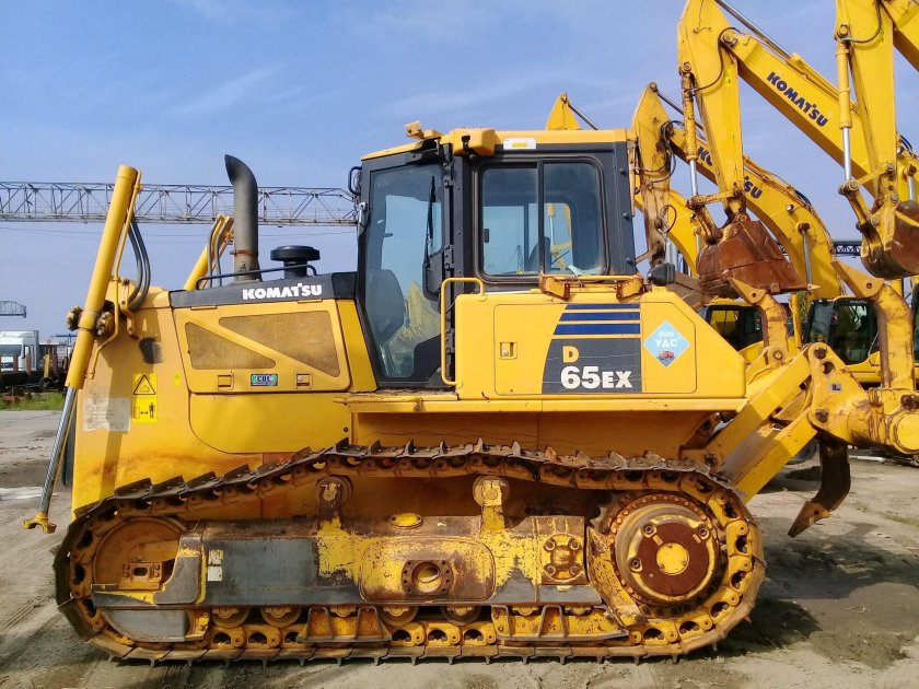 Коматсу д 65 бульдозер