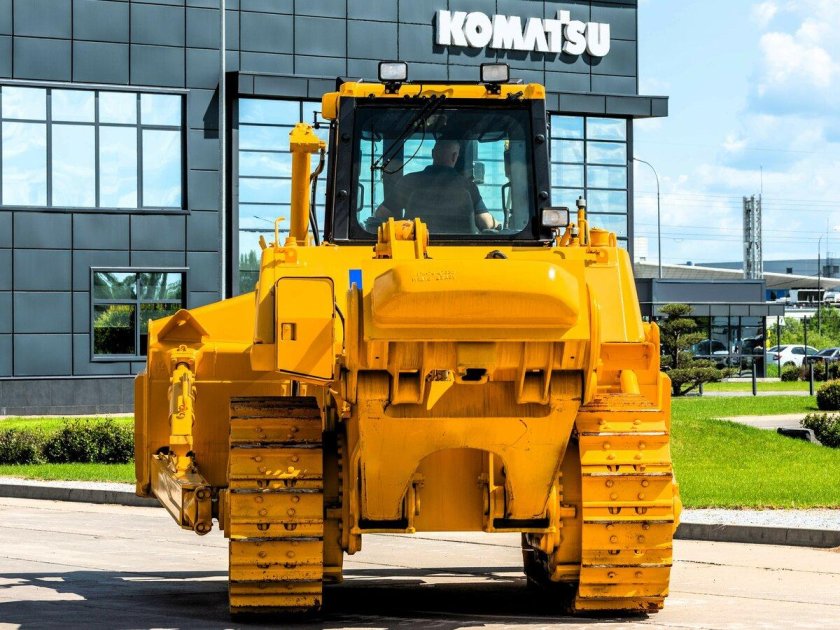 Бульдозер komatsu