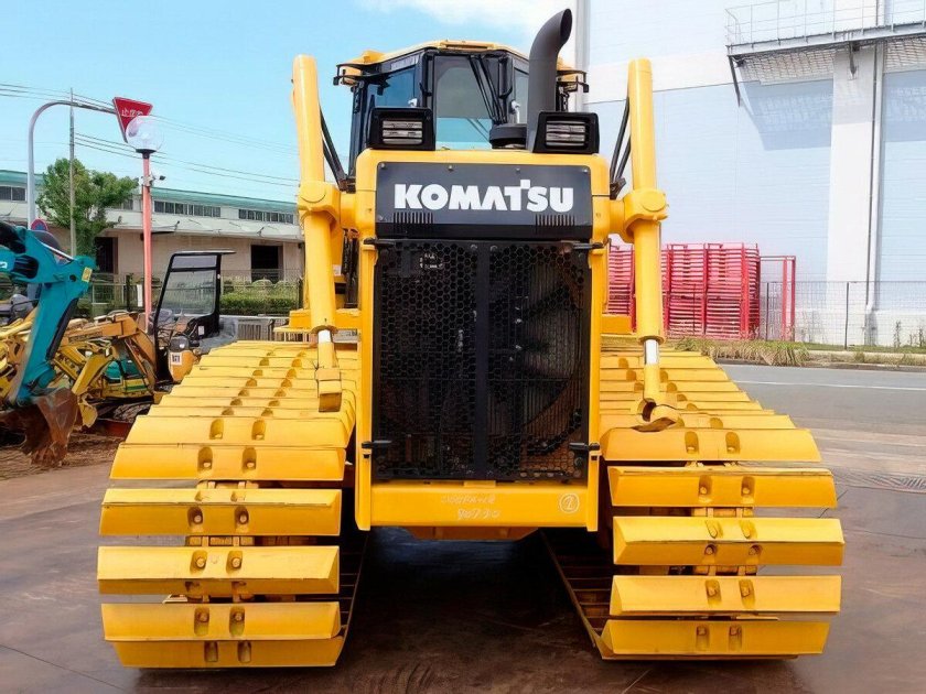 Трактор комацу бульдозер