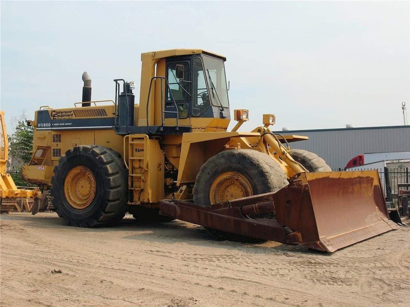 Колесный бульдозер Komatsu wd600