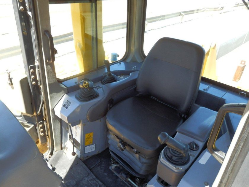 Салон кабины Коматсу d65