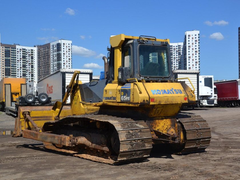 Гусеничный бульдозер