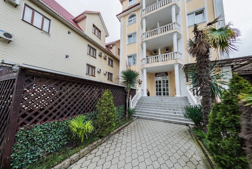 Бристоль Адлер Бестужева