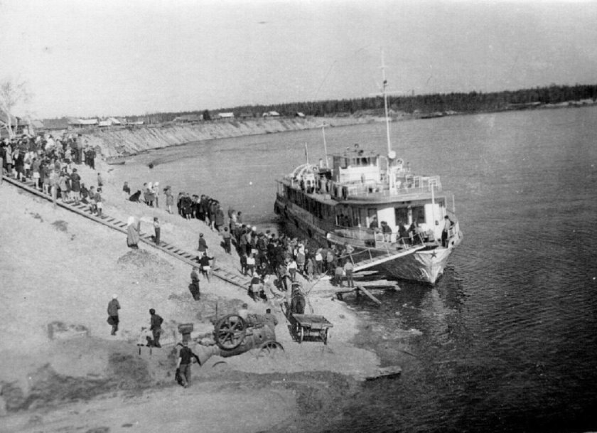 Теплоход Петр Шлеев