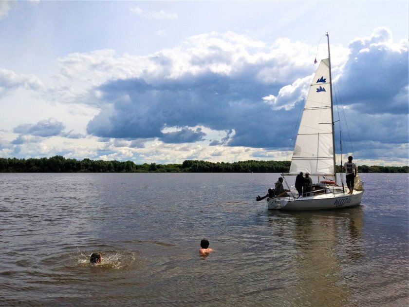 Парусная яхта