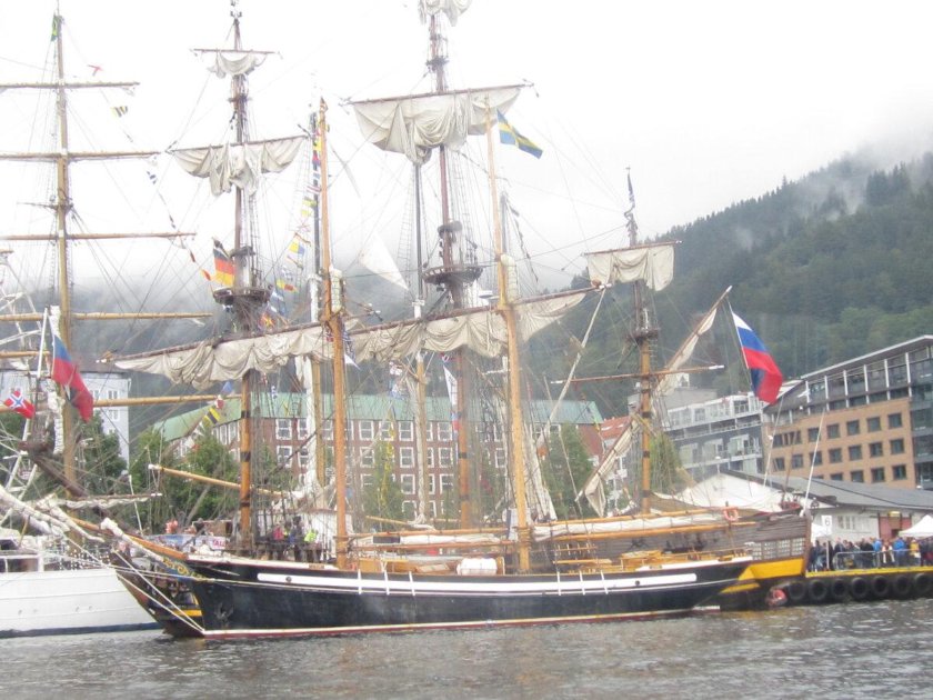 Парусный барк крузенштерн