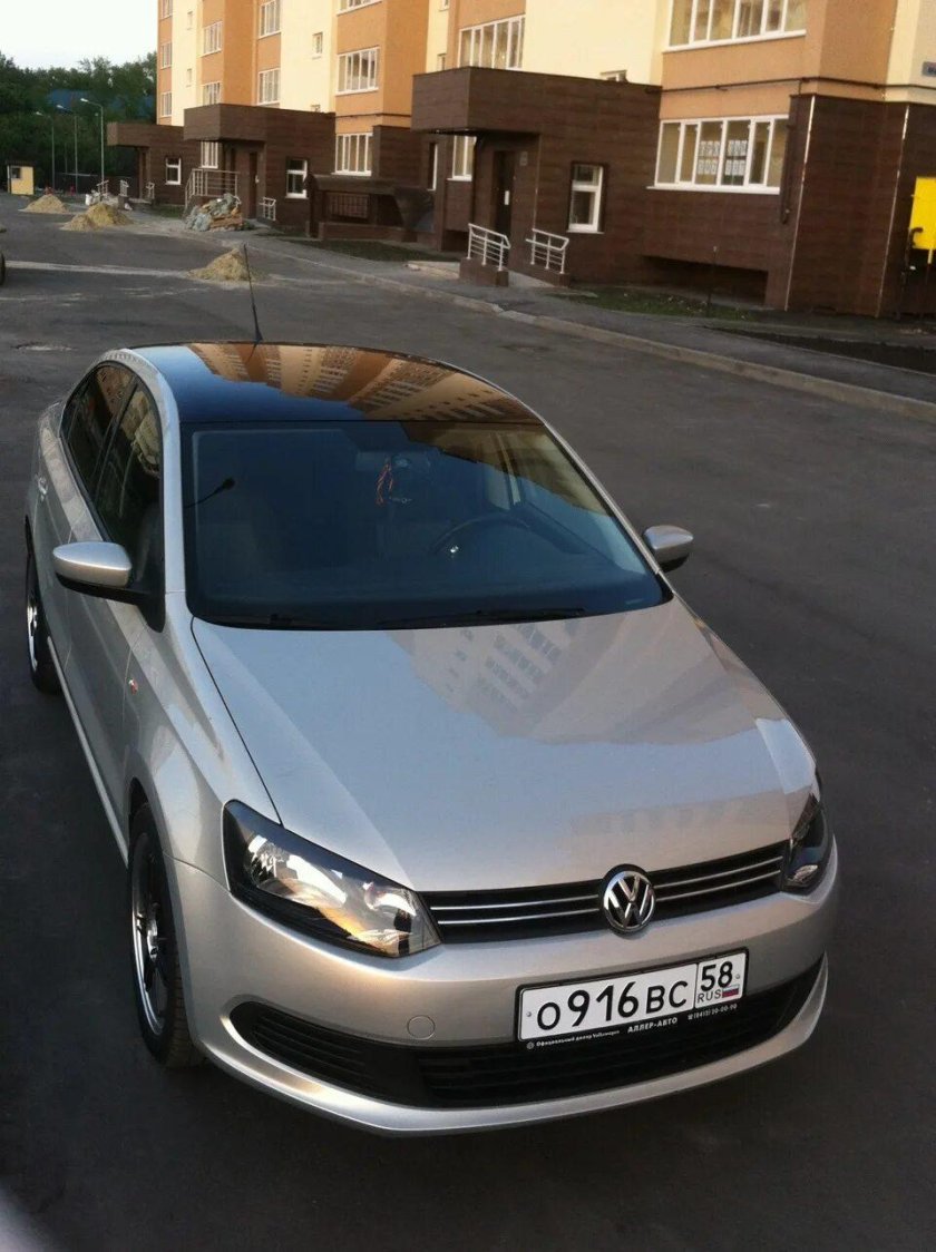 Фольксваген поло серебристый