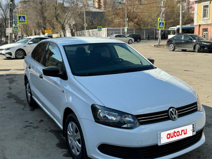 Белый фольксваген поло