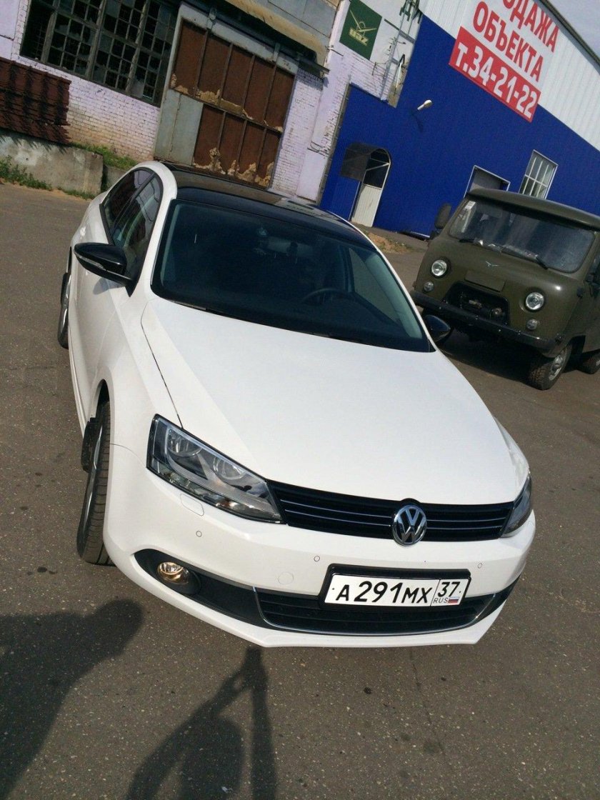 Фольксваген Джетта 6 белая с черной крышей