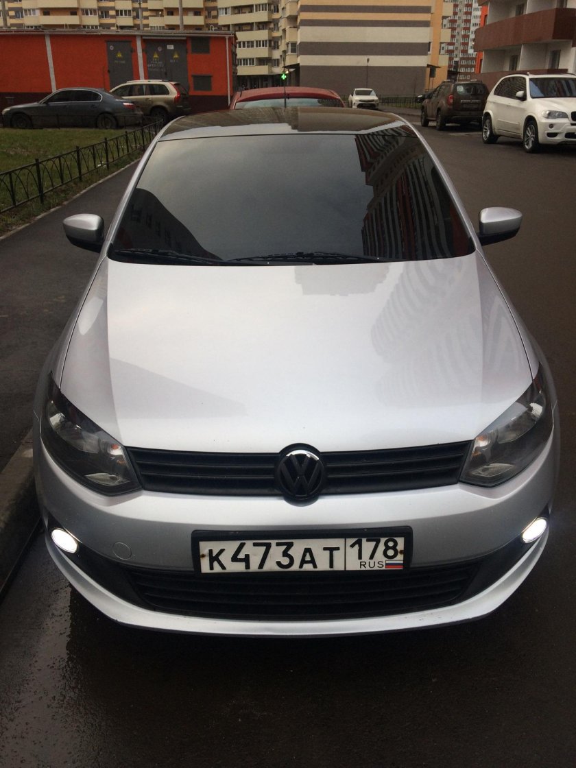 Volkswagen Polo sedan с черной крышей