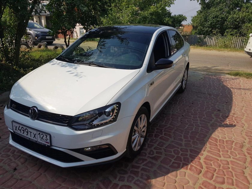 Volkswagen Polo sedan с черной крышей