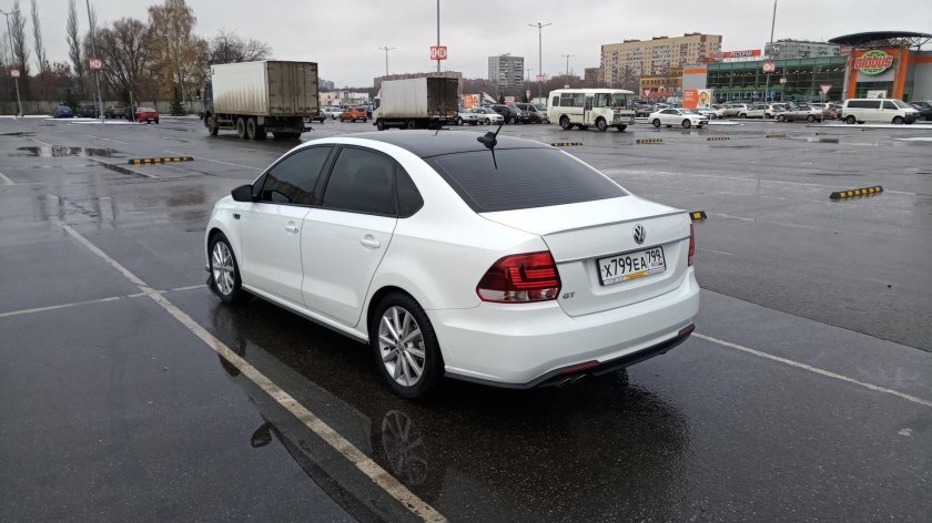 Volkswagen Polo sedan с черной крышей