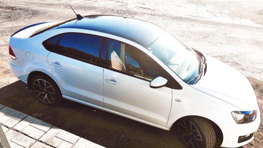 Фольксваген поло 2021 с черной крышей