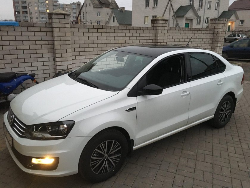Фольксваген поло седан 2019 белый