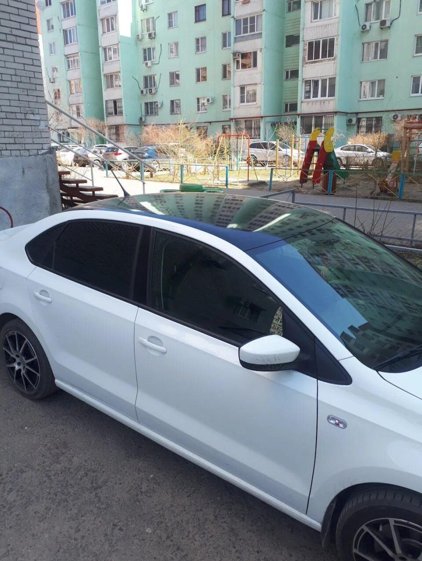 Volkswagen Polo sedan с черной крышей