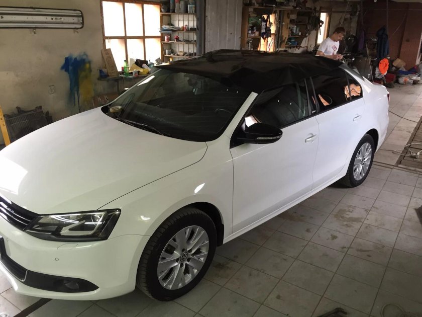 Фольксваген Джетта 6 белая с черной крышей