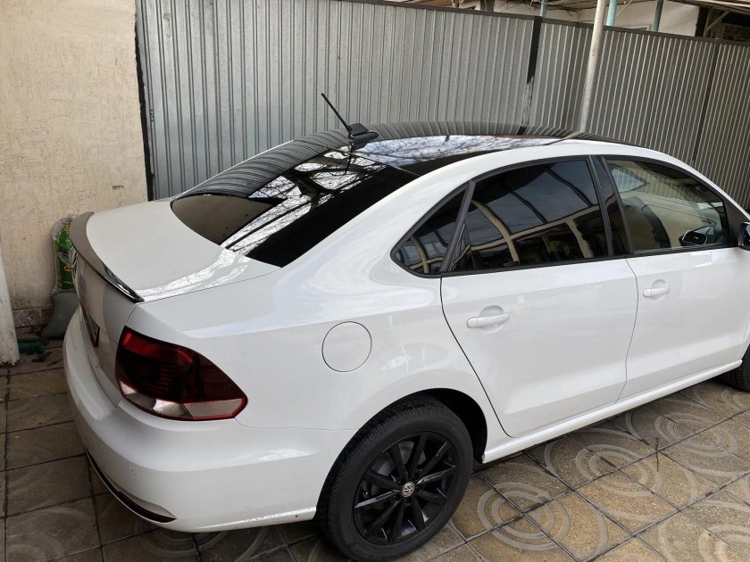 Фольксваген поло лифтбек с черной крышей