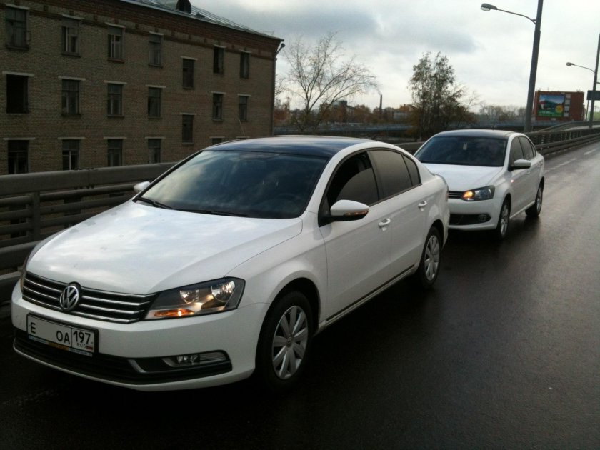 Volkswagen Polo 2011 с черной крышей