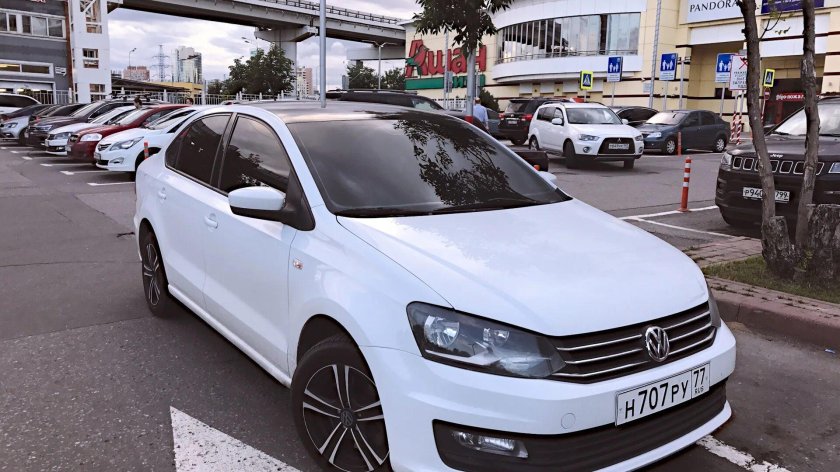 Volkswagen Polo sedan с черной крышей