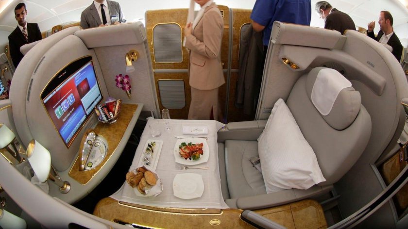 Самолет Emirates a380 салон