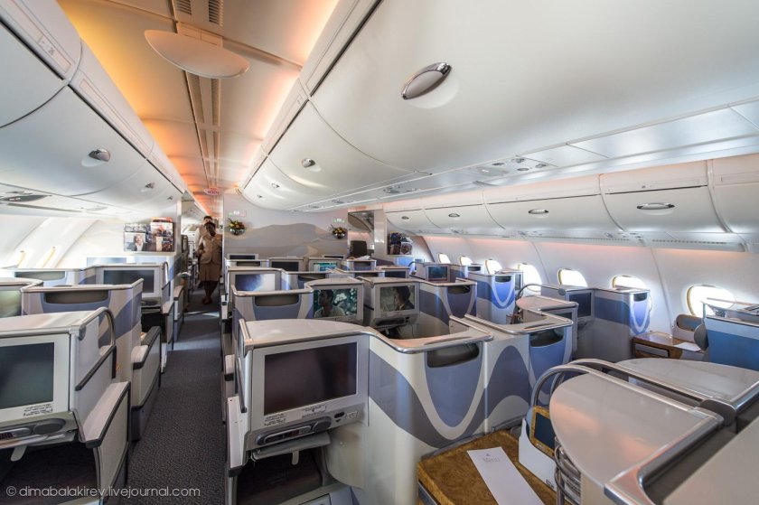 Самолет Emirates a380 салон
