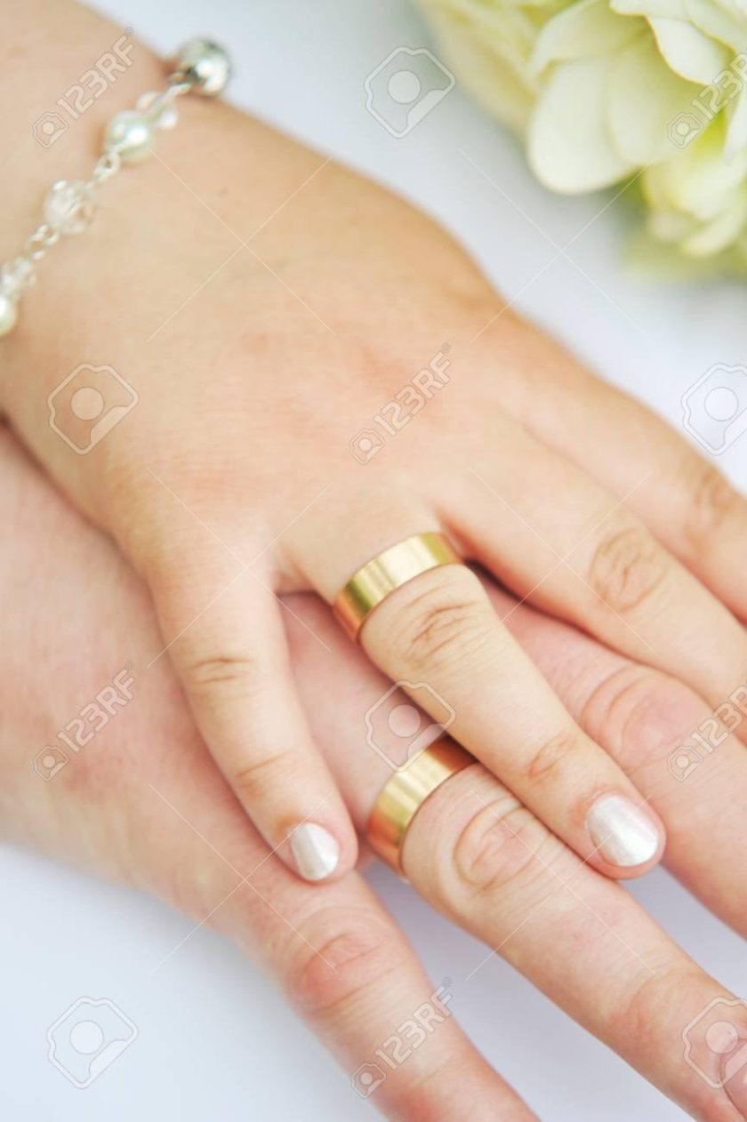 Обручальные кольца американка на руке