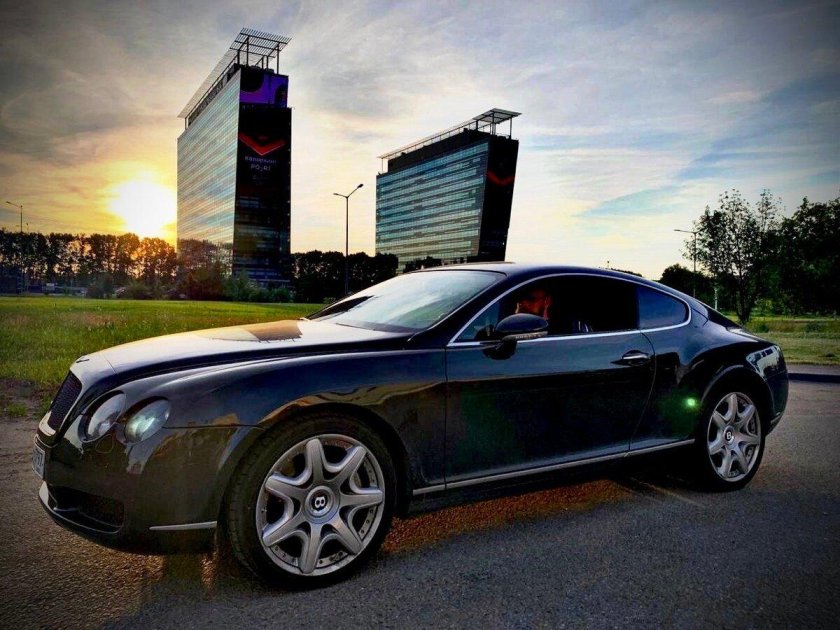 Бентли 2004 года