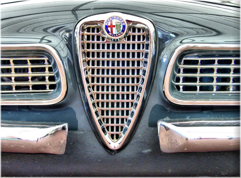 Решетка радиатора автомобиля