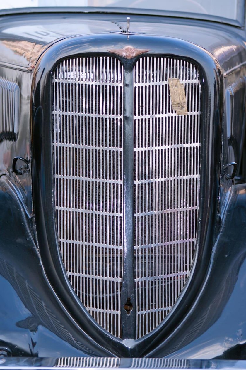 Радиаторная решетка автомобиля