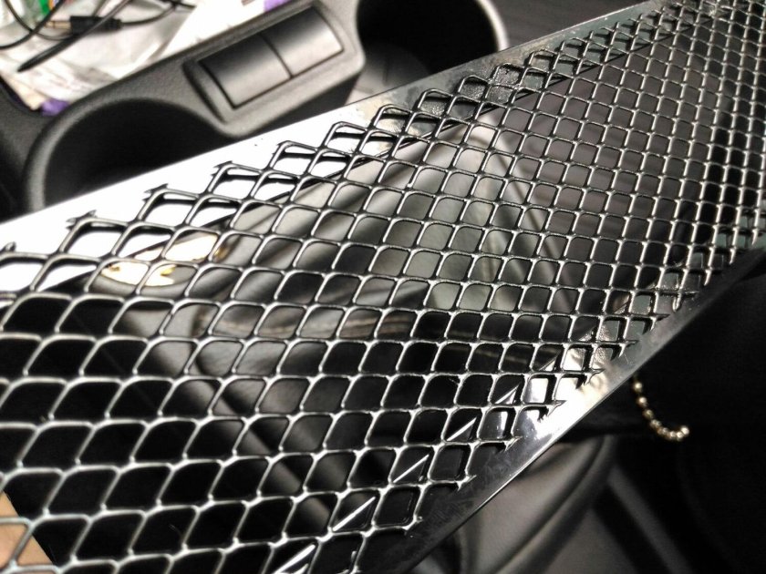 Сетка в решетку радиатора r10